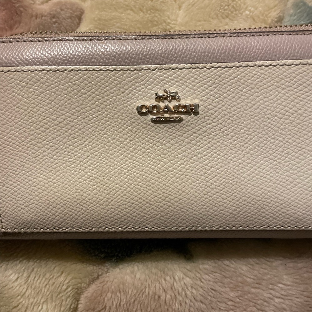 Authentic Coach Zip Around Wallet Preowned - Picture 7 of 11